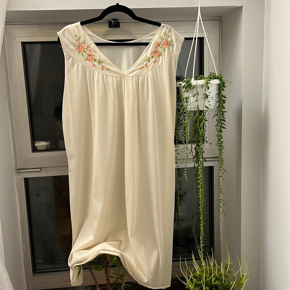 vintage white nightgown/slip